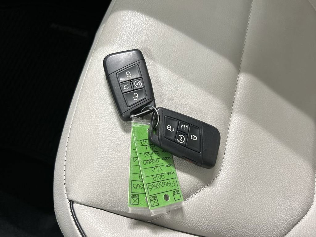 Used 2019 Volkswagen Tiguan SEL Premium AWD/4WD image 12