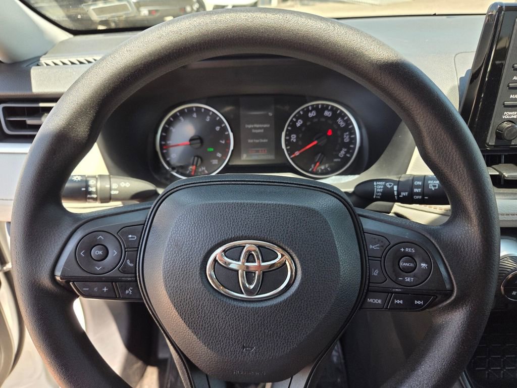 Used 2021 Toyota RAV4 XLE FWD image 28