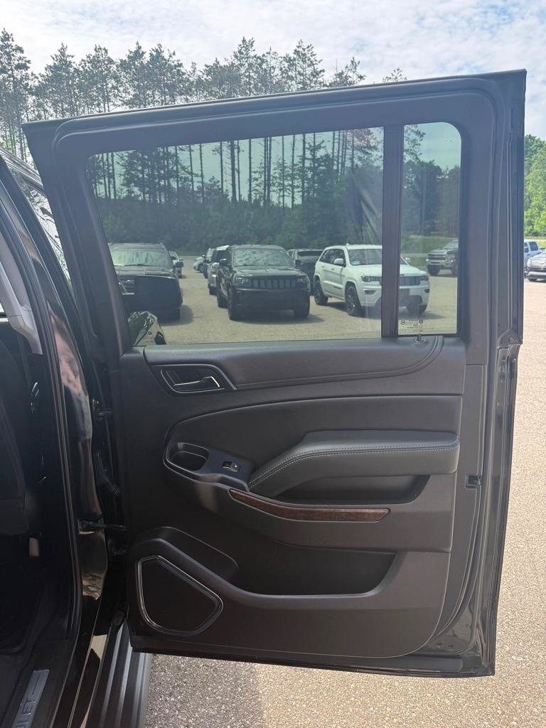 Used 2019 Chevrolet Suburban LT w/ Luxury Package AWD/4WD image 21