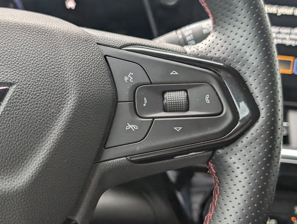 Used 2025 Chevrolet Trax RS w/ Driver Confidence Package FWD image 28