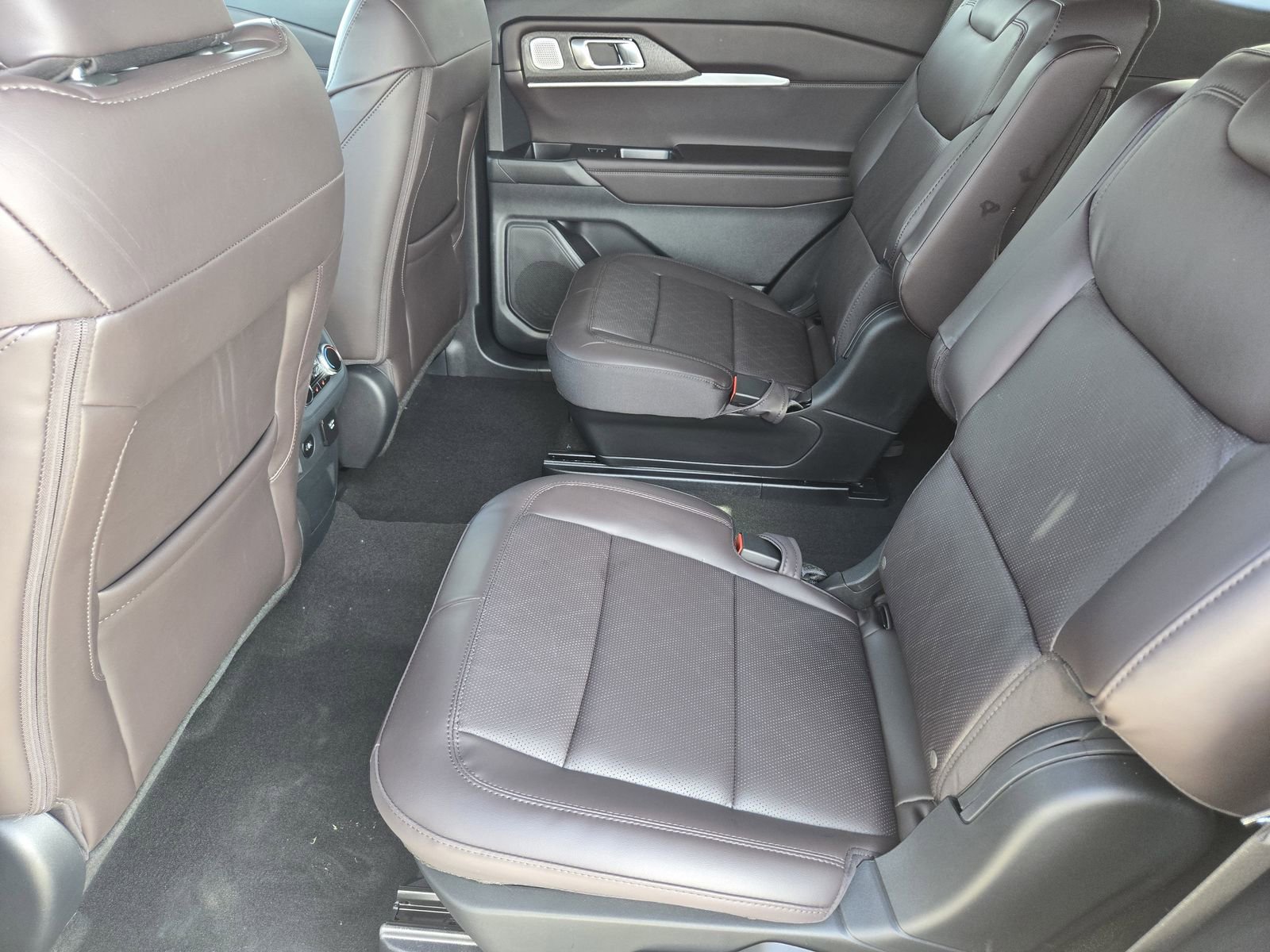 New 2026 Ford Explorer Platinum image 27