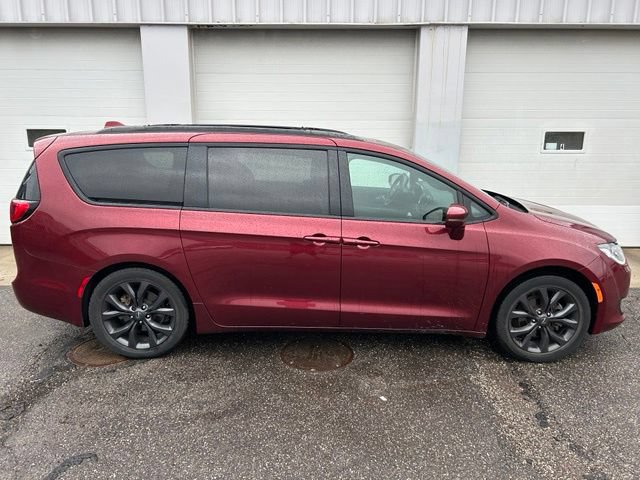 Certified 2019 Chrysler Pacifica Limited w/ S Appearance Package FWD image 6