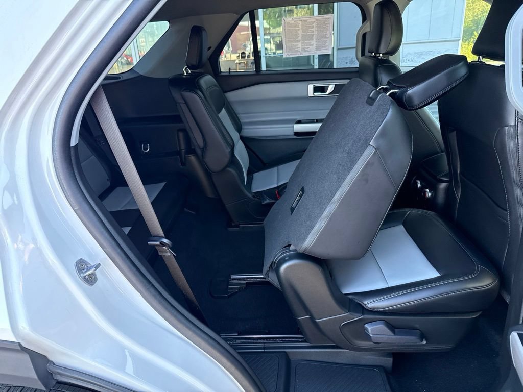 Used 2024 Ford Explorer XLT w/ Equipment Group 202A AWD/4WD image 30