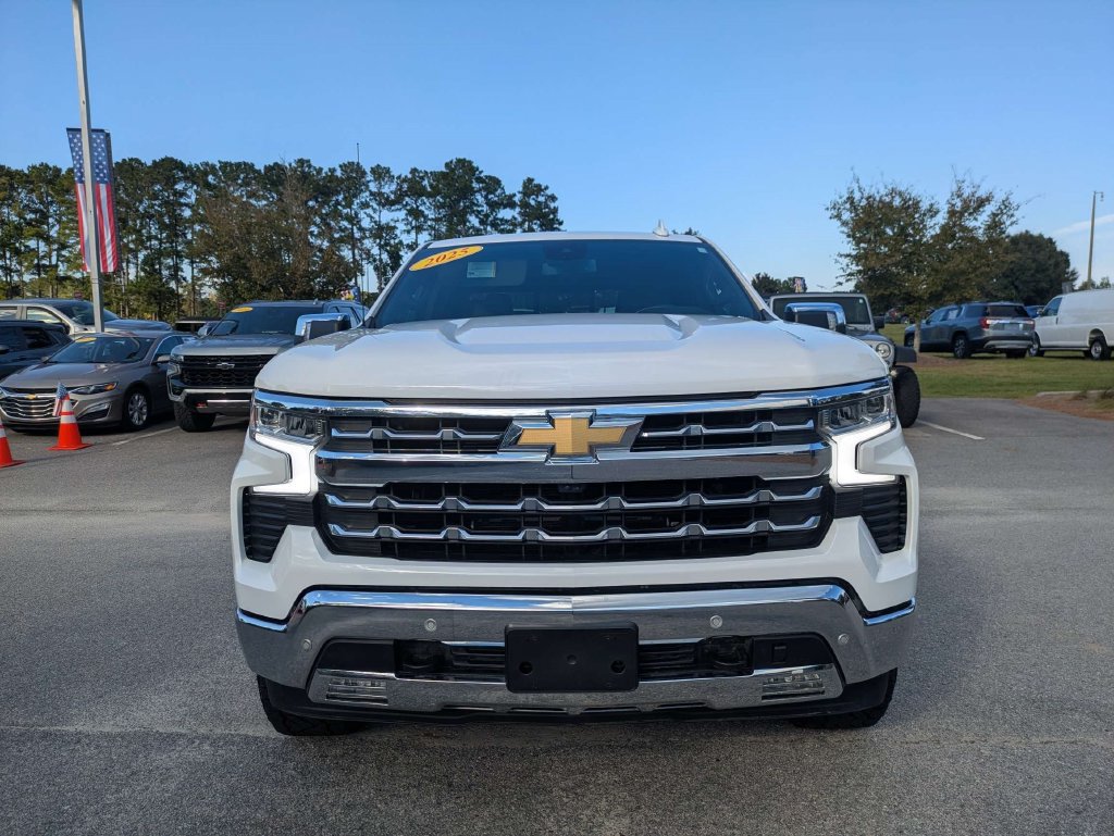 Used 2025 Chevrolet Silverado 1500 LTZ AWD/4WD image 9