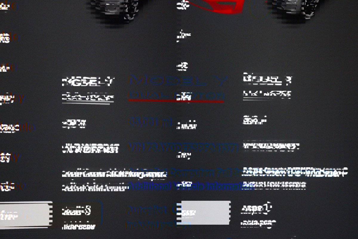 Used 2023 Tesla Model Y Performance image 17