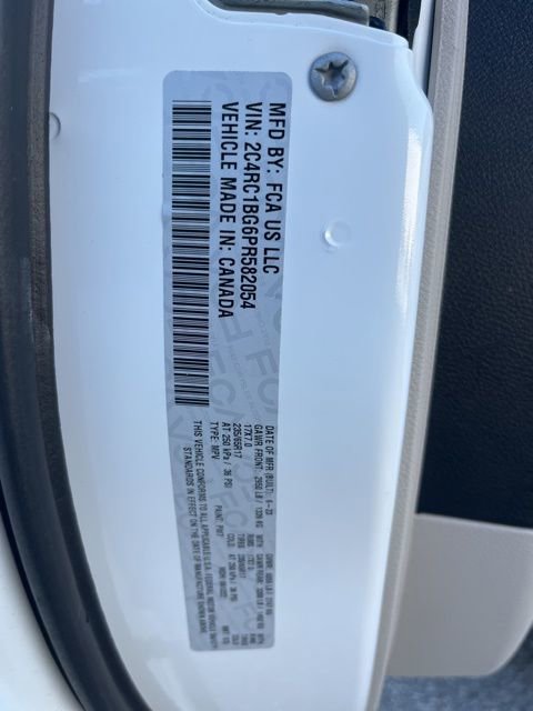 Used 2023 Chrysler Pacifica Touring-L FWD image 31