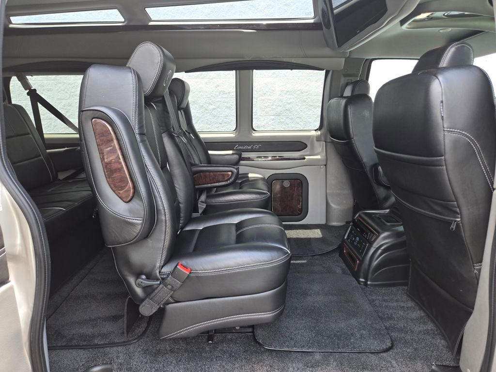 Used 2019 Chevrolet Express 2500 w/ Enhanced Convenience Package image 26