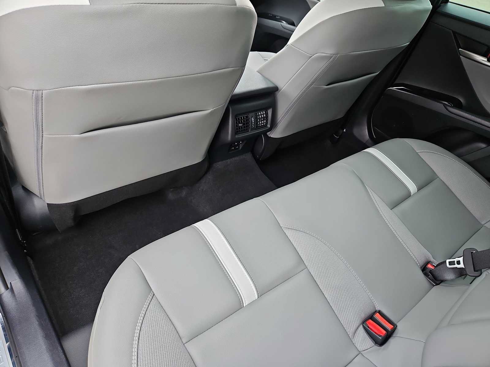 Used 2025 Toyota Camry SE w/ Convenience Package FWD image 18