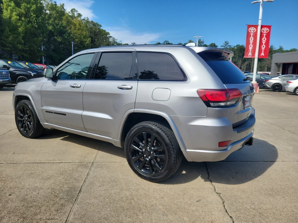 Used 2021 Jeep Grand Cherokee Laredo X RWD image 3