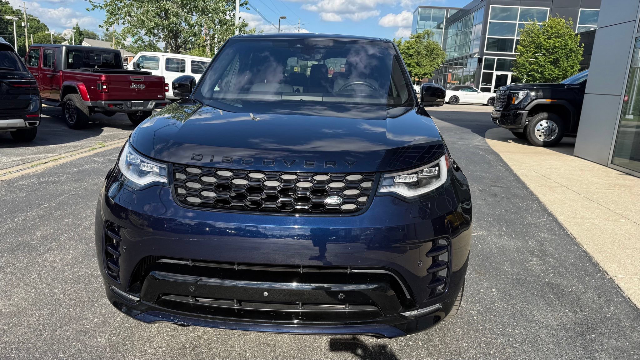 Used 2021 Land Rover Discovery S R-Dynamic AWD/4WD image 9