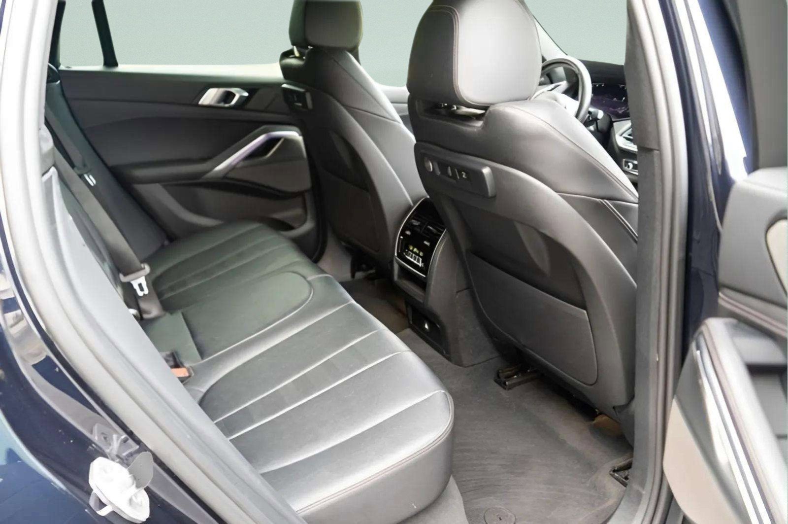 Used 2021 BMW X6 xDrive40i w/ M Sport Package image 60