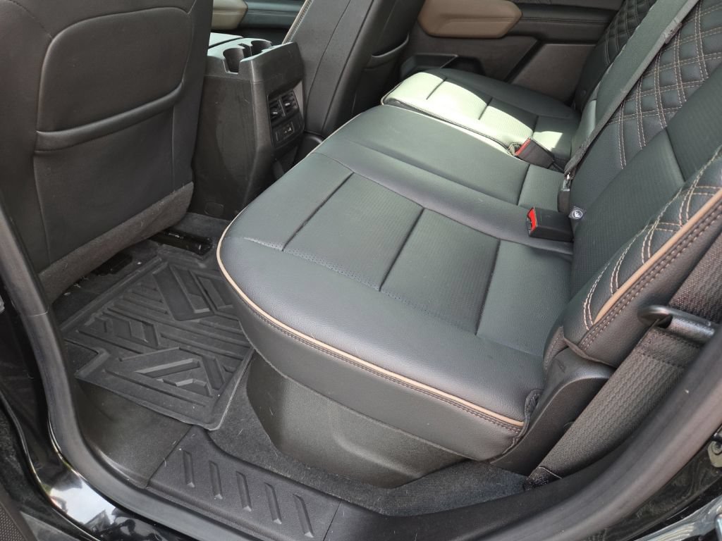 Used 2023 GMC Canyon Denali w/ Denali Black Edition AWD/4WD image 18