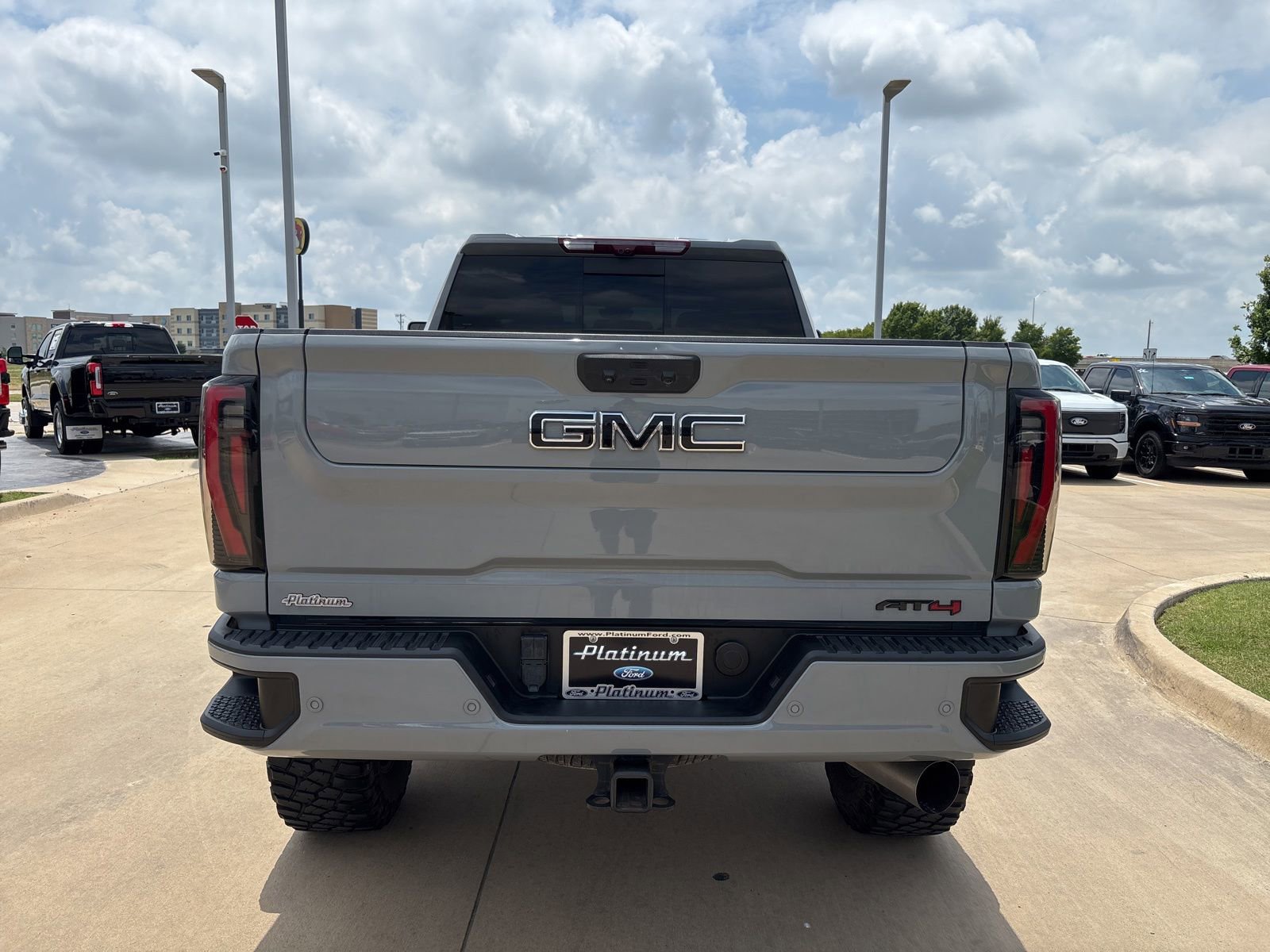 Used 2024 GMC Sierra 2500 AT4 w/ AT4 Premium Plus Package AWD/4WD image 4