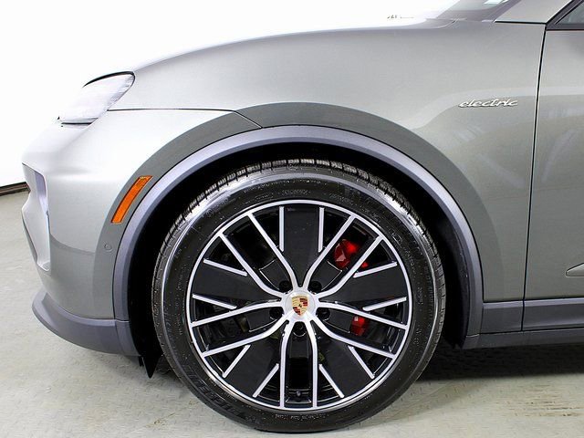 New 2025 Porsche Macan 4S Electric image 11