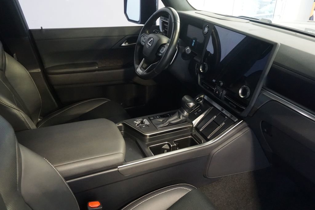 Used 2024 Lexus GX 550 w/ Cold Area Package AWD/4WD image 30