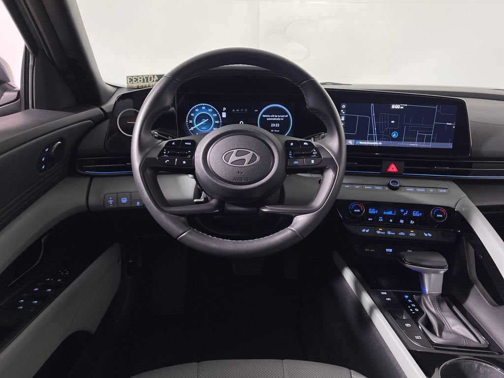 Certified 2025 Hyundai Elantra Limited FWD image 15