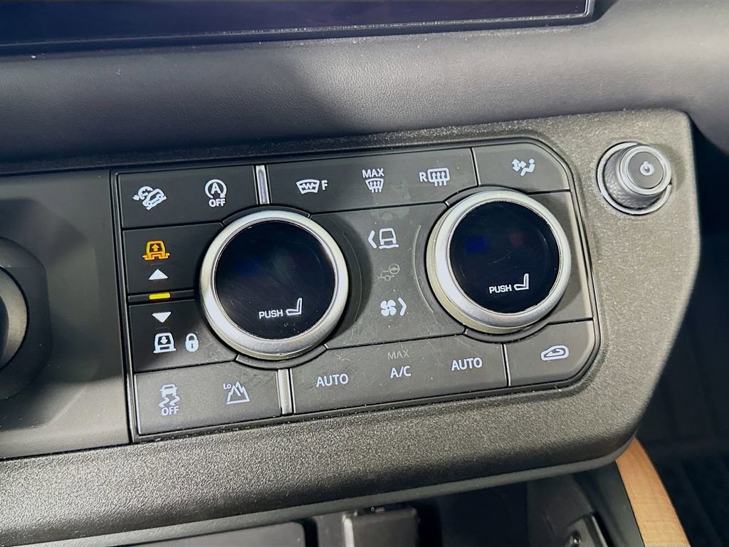 Used 2022 Land Rover Defender 110 X AWD/4WD image 18