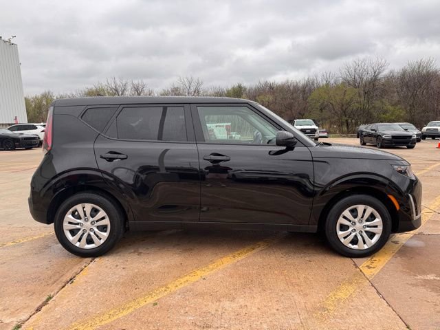 Used 2025 Kia Soul LX image 11