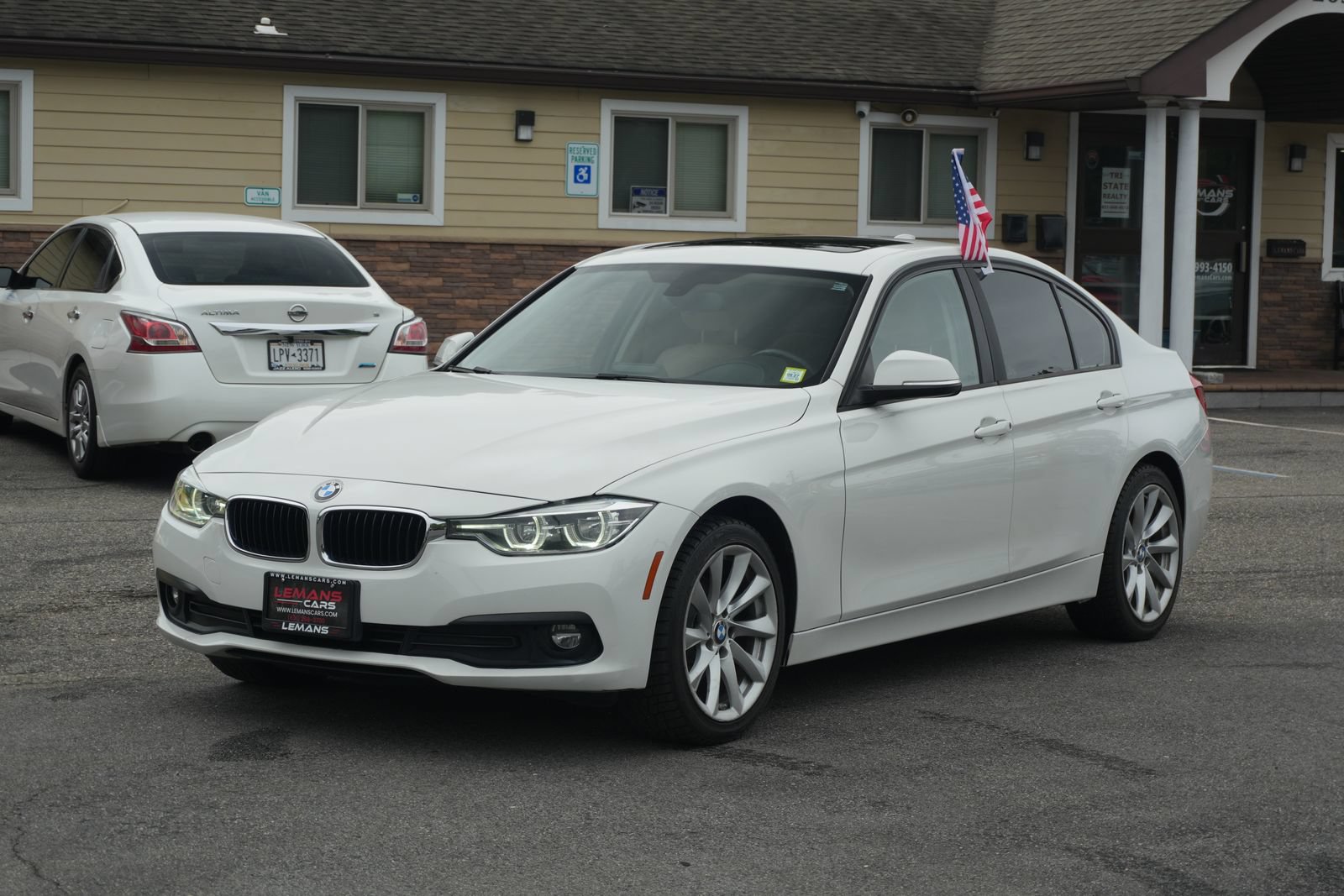 Used 2018 BMW 320i xDrive Sedan w/ Convenience Package AWD/4WD image 1