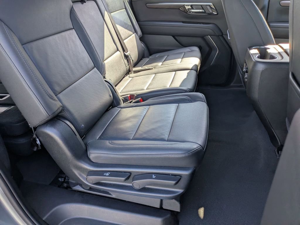 Used 2025 Chevrolet Suburban Z71 image 28