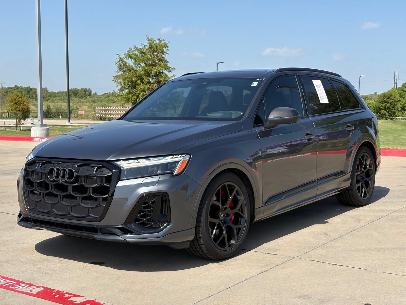 Used 2025 Audi SQ7 Prestige w/ Prestige Package AWD/4WD image 3