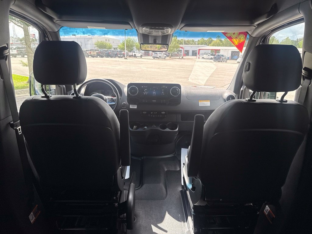 Used 2024 Mercedes-Benz Sprinter 3500 image 17