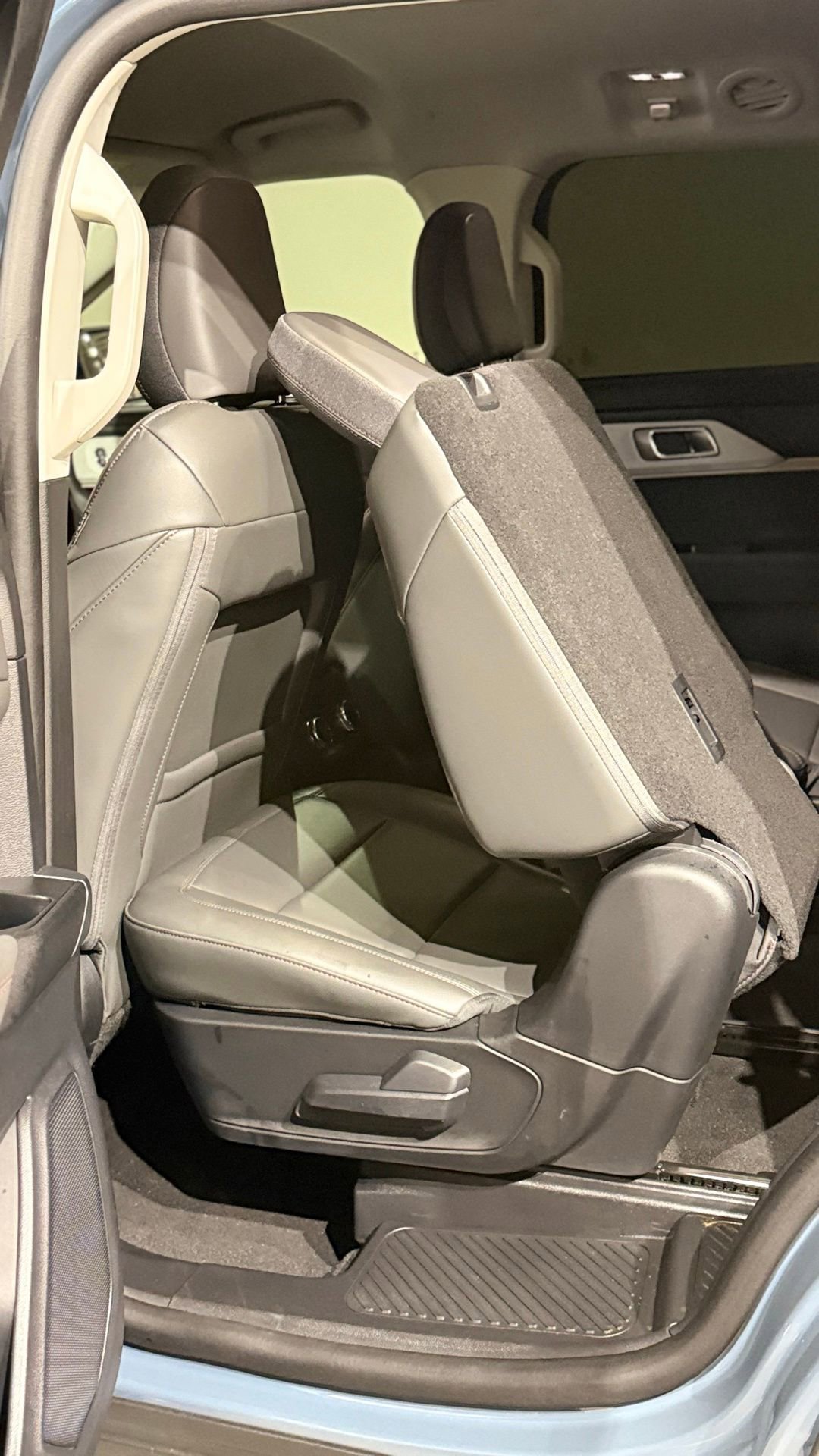 Used 2025 Ford Explorer Active w/ Active Comfort Package image 52