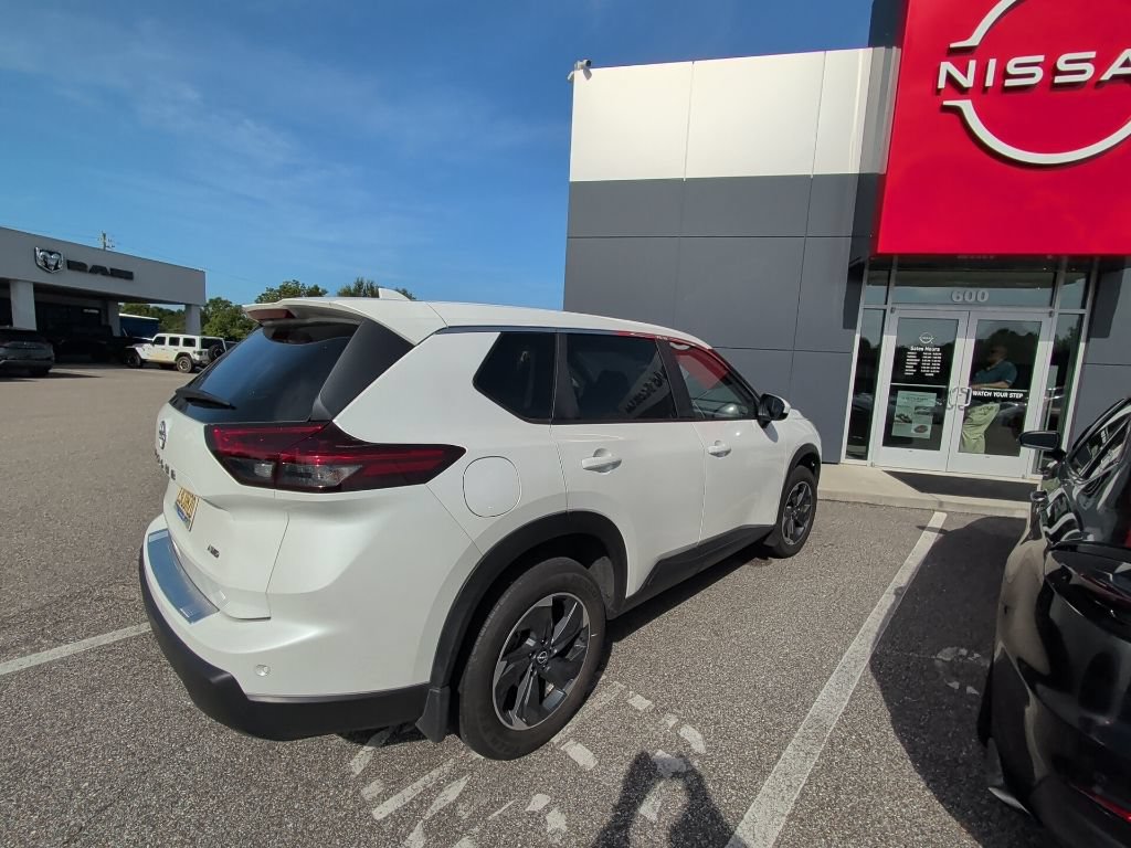 Used 2026 Nissan Rogue SV AWD/4WD image 4