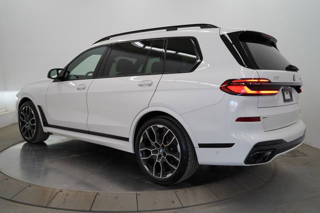 Used 2026 BMW X7 M60i image 5
