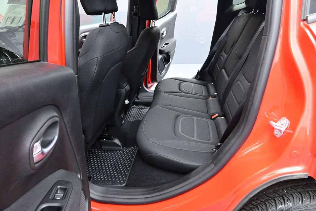Used 2020 Jeep Renegade Latitude w/ Cold Weather Group AWD/4WD image 13