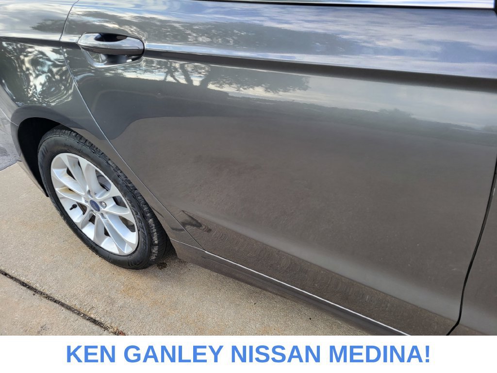 Used 2020 Ford Fusion SE FWD image 14