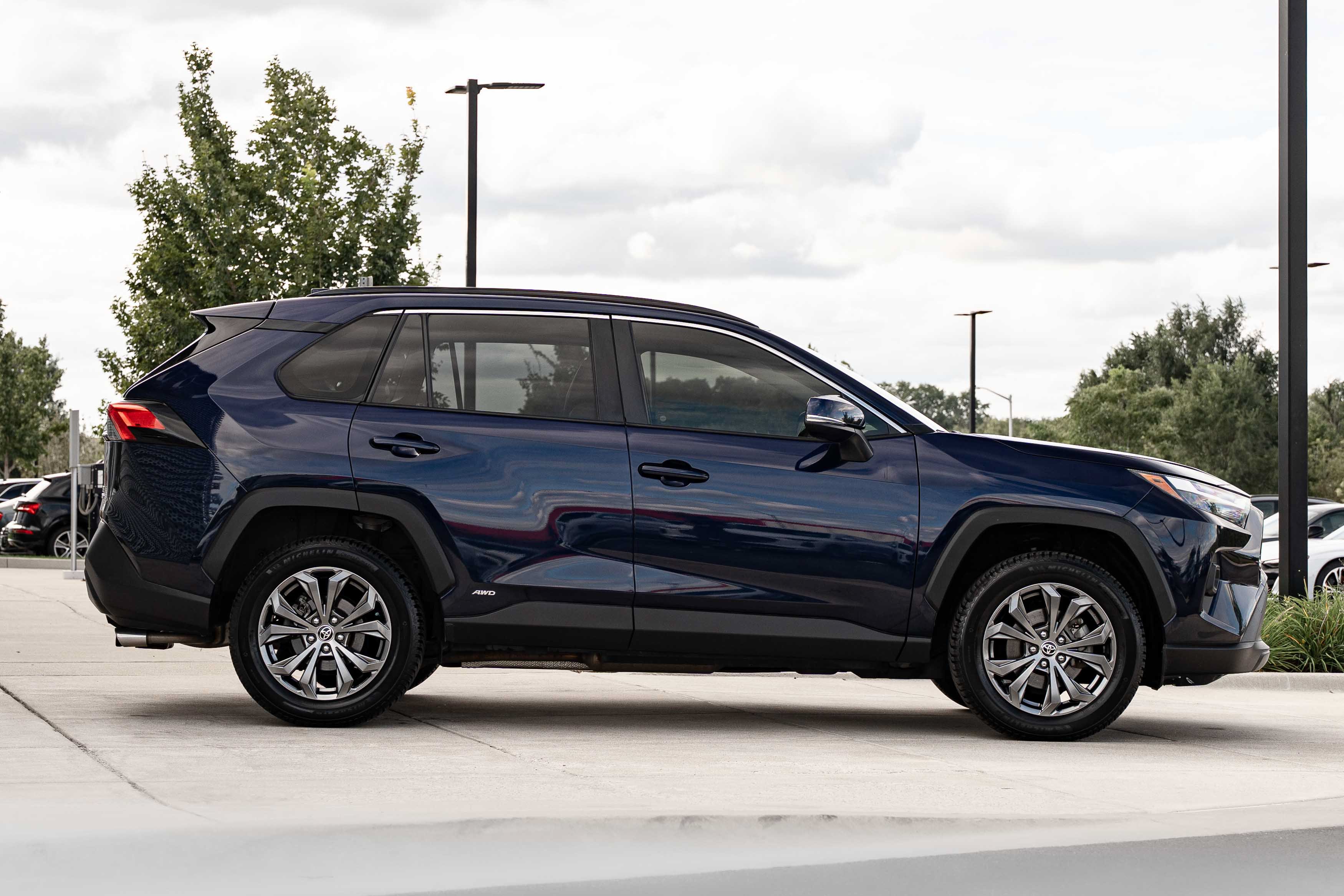 Used 2022 Toyota RAV4 XLE Premium AWD/4WD image 3