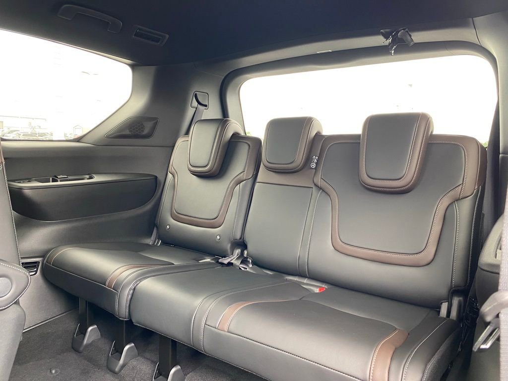 New 2025 Nissan Armada SL w/ Captain's Chari Seat Package image 17