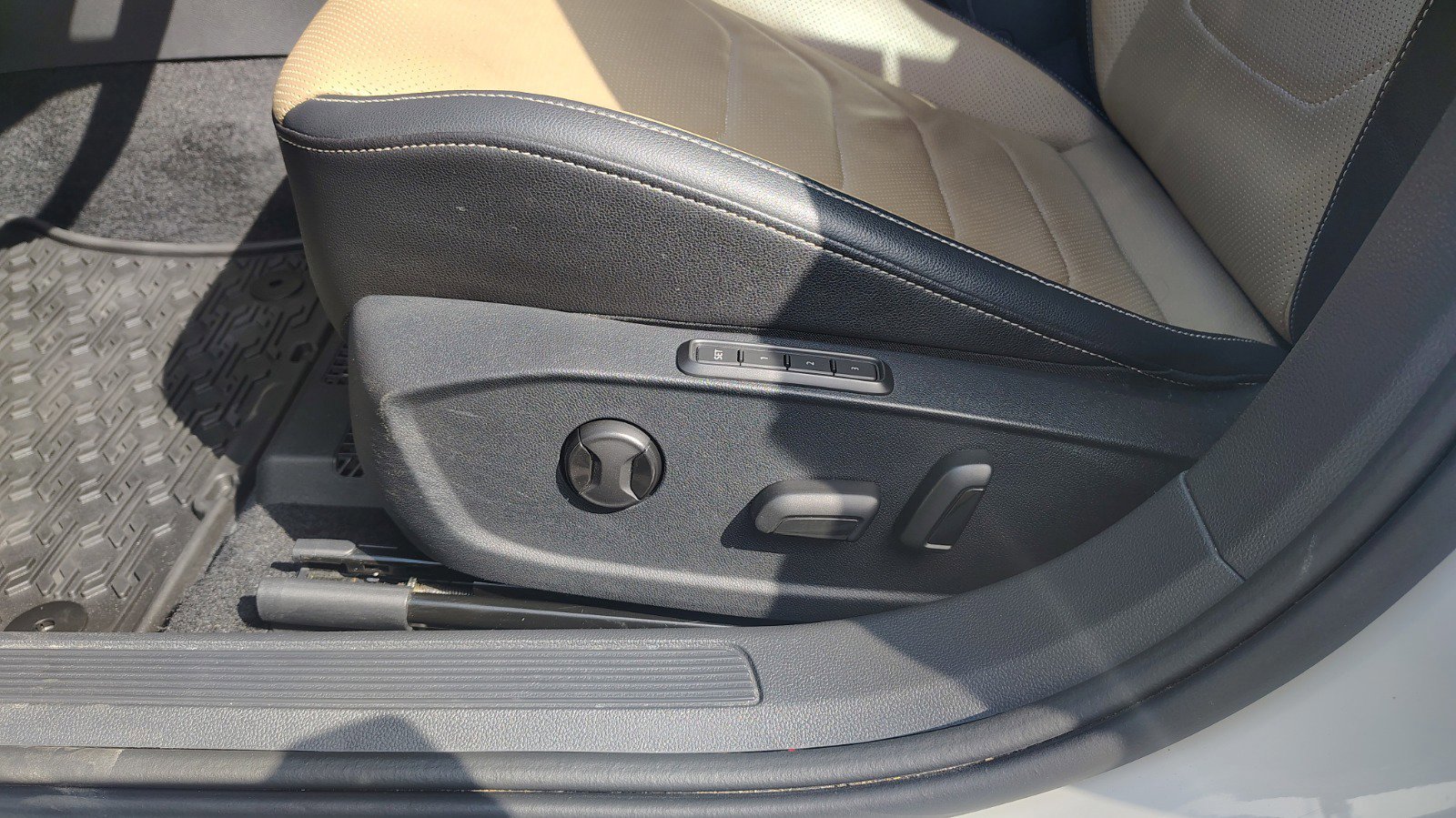Used 2019 Volkswagen Jetta SEL Premium FWD image 12