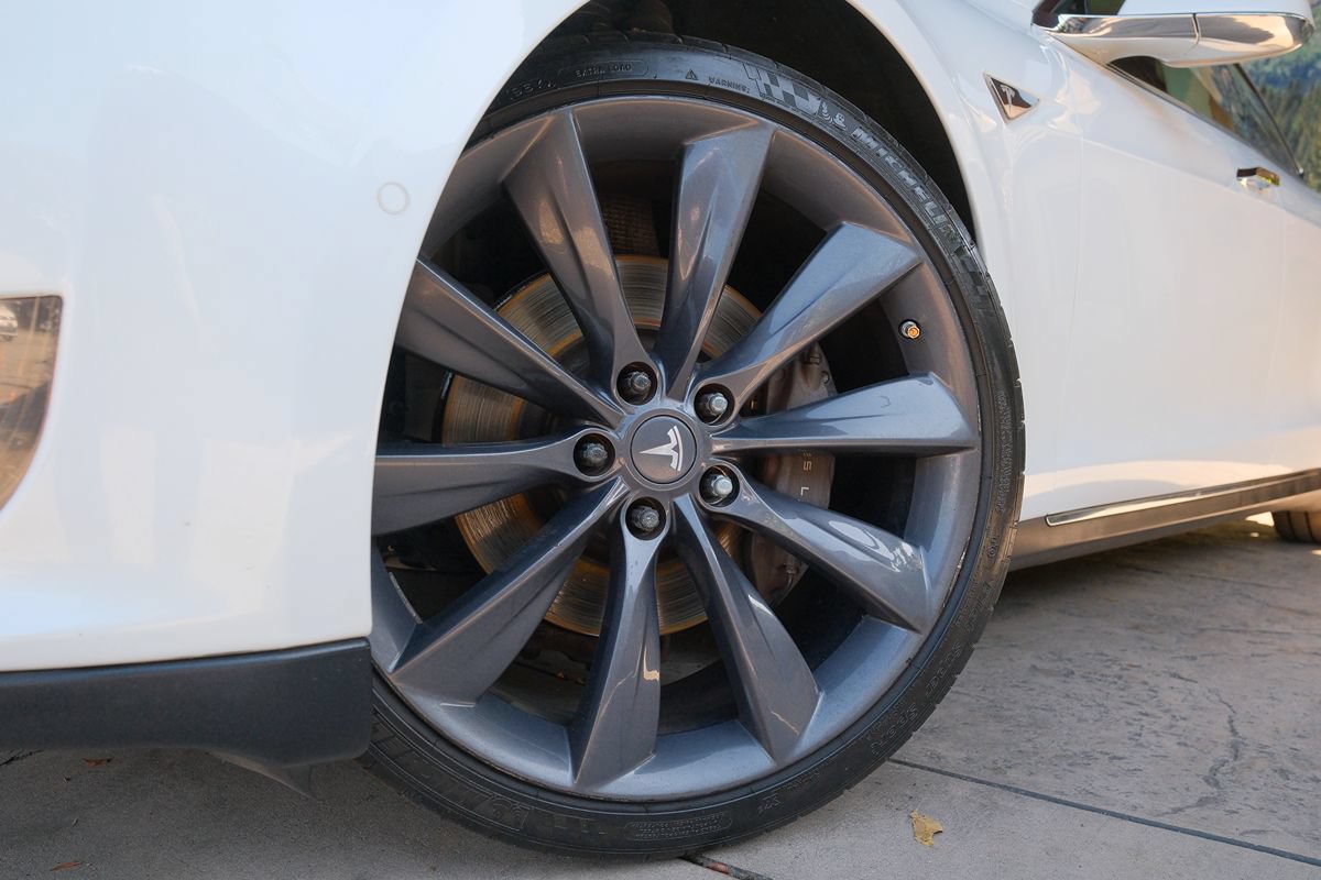 Used 2015 Tesla Model S 70 RWD image 39