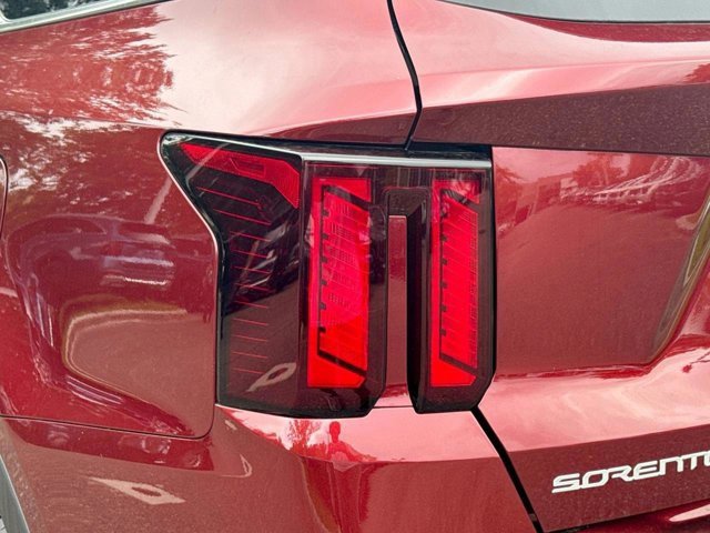Used 2025 Kia Sorento S image 31