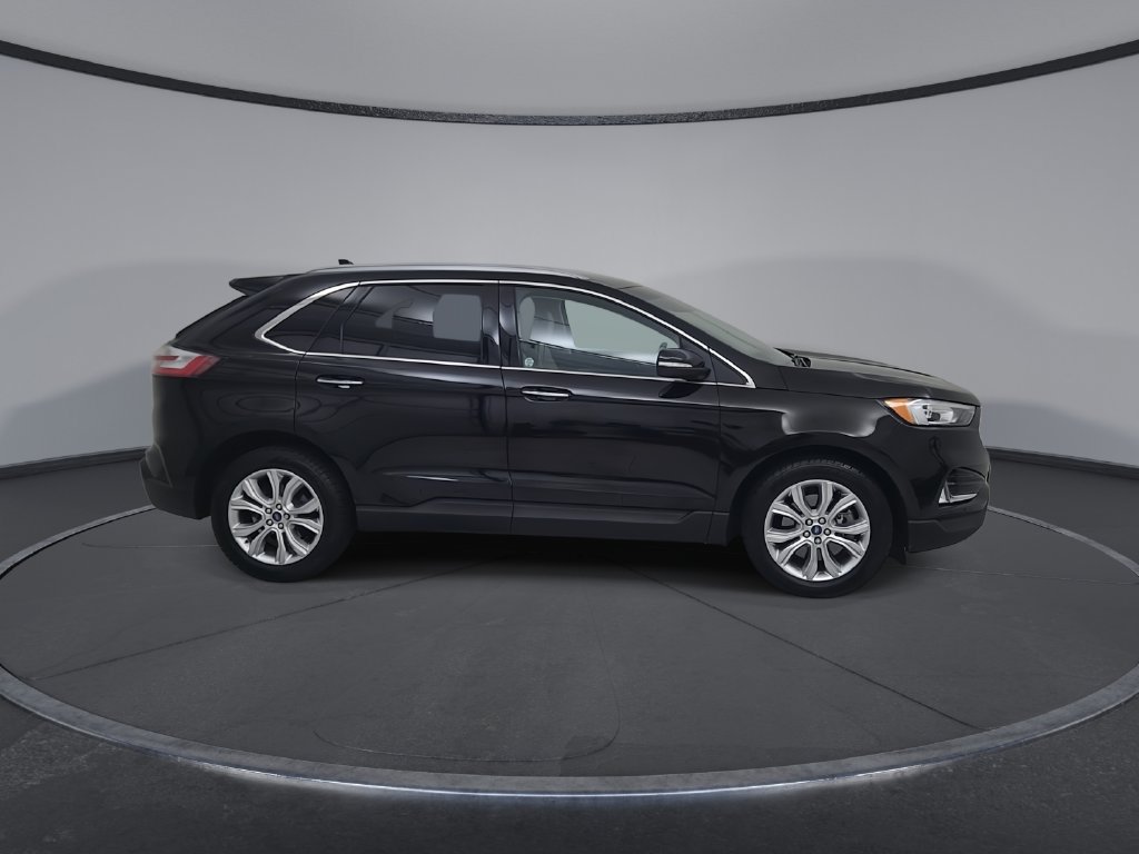 Used 2020 Ford Edge Titanium w/ Class II Trailer Tow Package AWD/4WD image 3