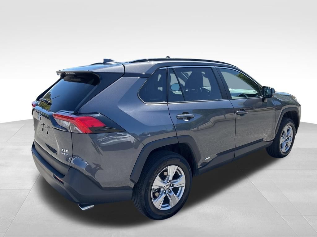Used 2025 Toyota RAV4 XLE AWD/4WD image 5