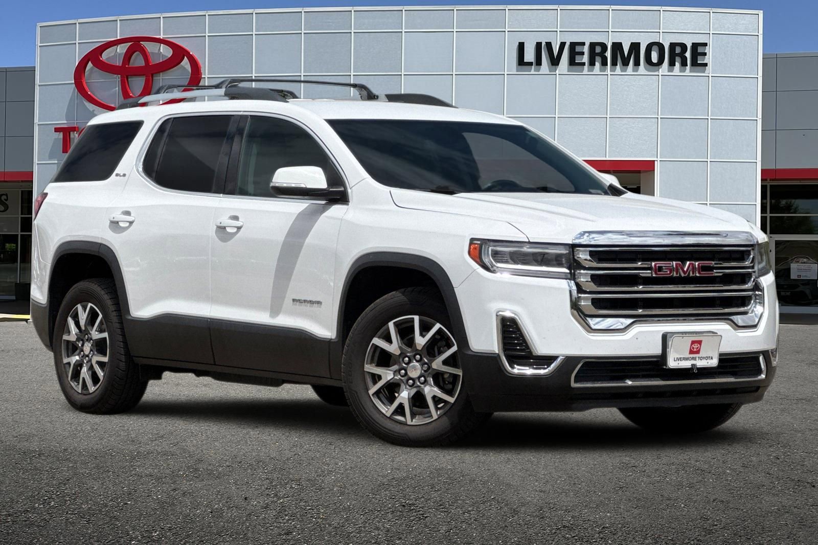 Used 2020 GMC Acadia SLE w/ Driver Convenience Package FWD image 2