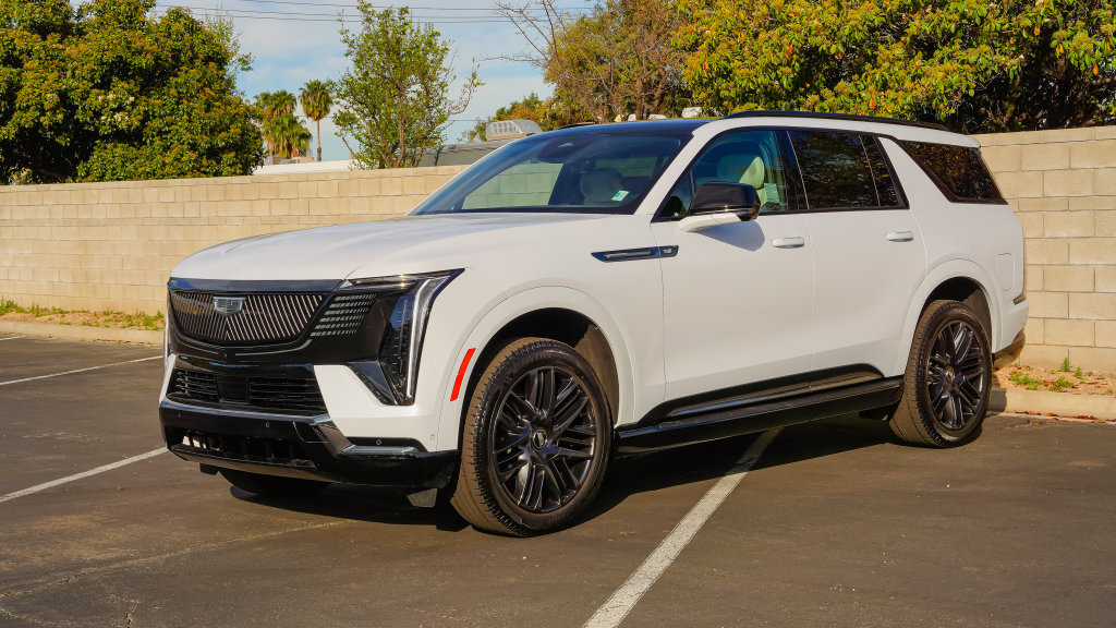 Used 2026 Cadillac Escalade IQL Sport 1 w/ LPO, ONYX Package AWD/4WD image 3