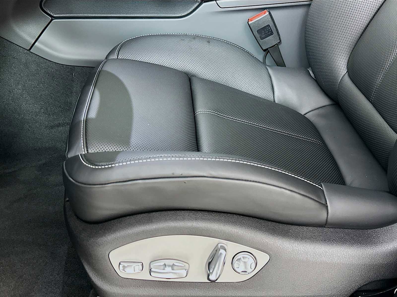 New 2026 Porsche Macan image 12