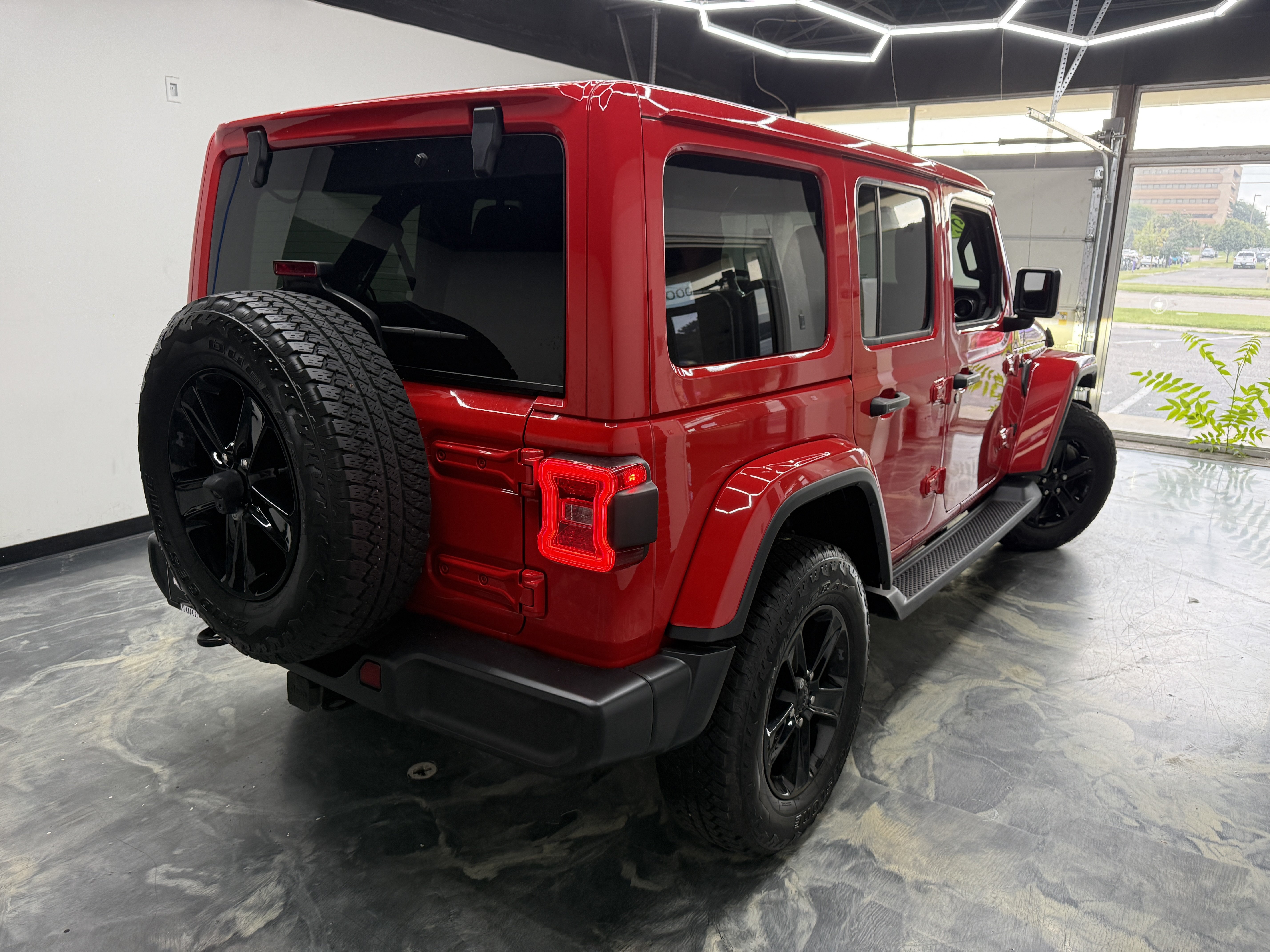 Used 2022 Jeep Wrangler Unlimited Sahara w/ Altitude AWD/4WD image 5