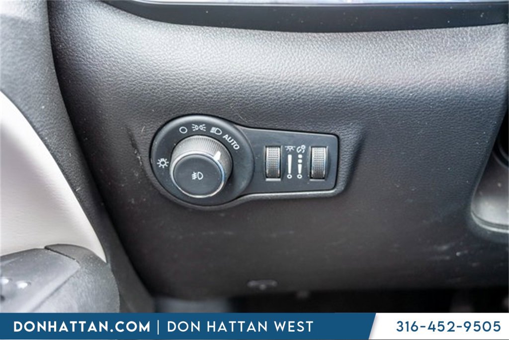 Used 2022 Jeep Compass Limited image 16