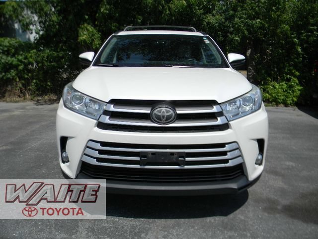 Used 2018 Toyota Highlander XLE AWD/4WD image 4