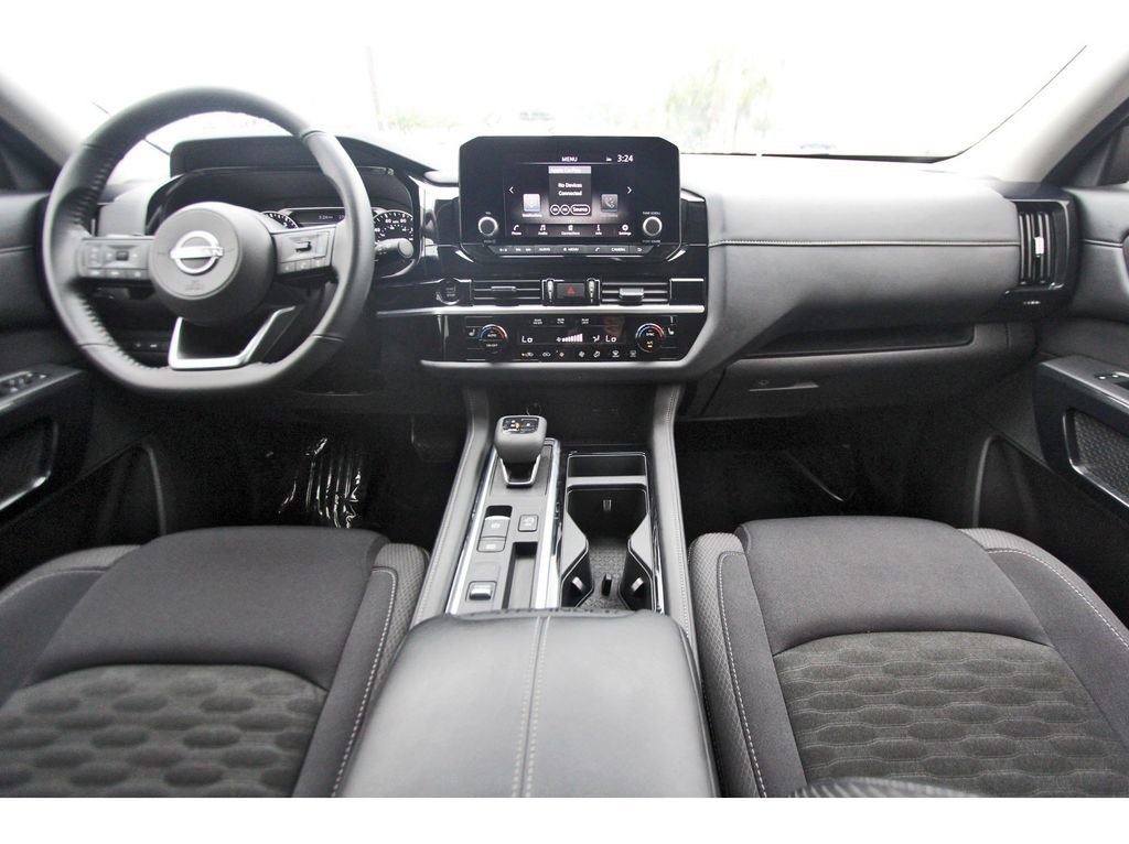 Used 2025 Nissan Pathfinder SV image 7