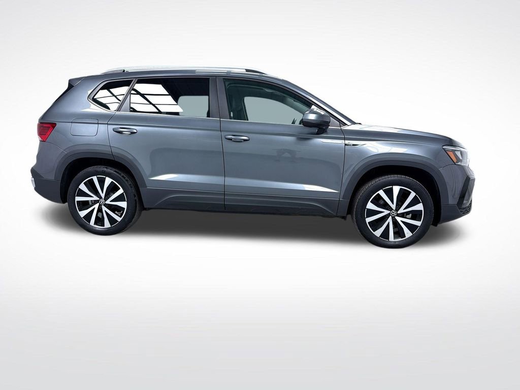 Used 2022 Volkswagen Taos SE w/ Panoramic Sunroof Package image 10