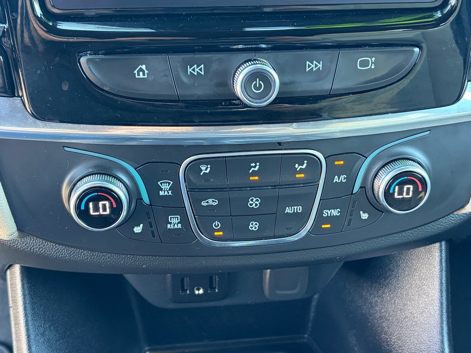 Used 2023 Chevrolet Traverse LT w/ LPO, Cargo Package AWD/4WD image 26