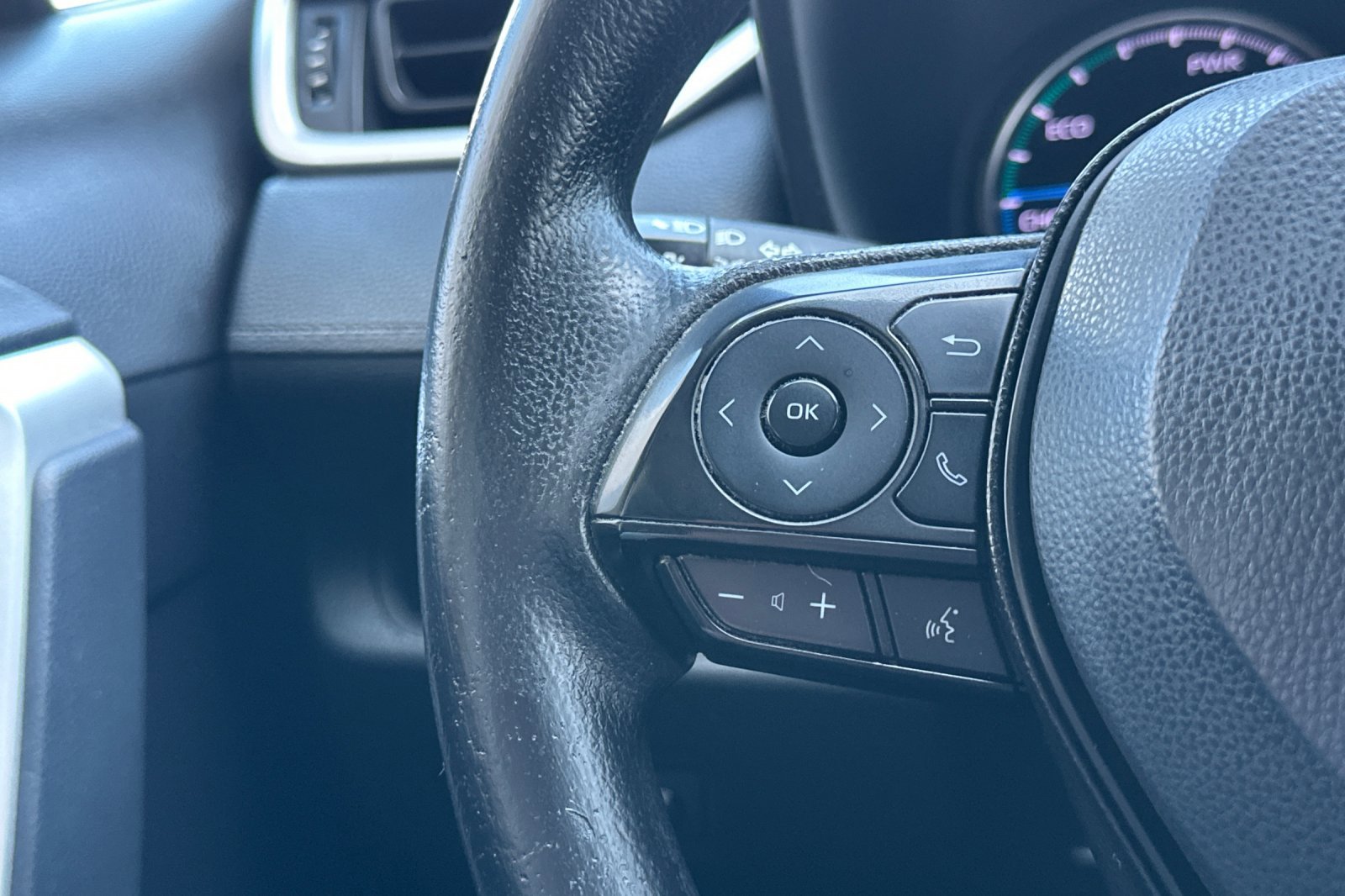 Used 2022 Toyota RAV4 LE image 35