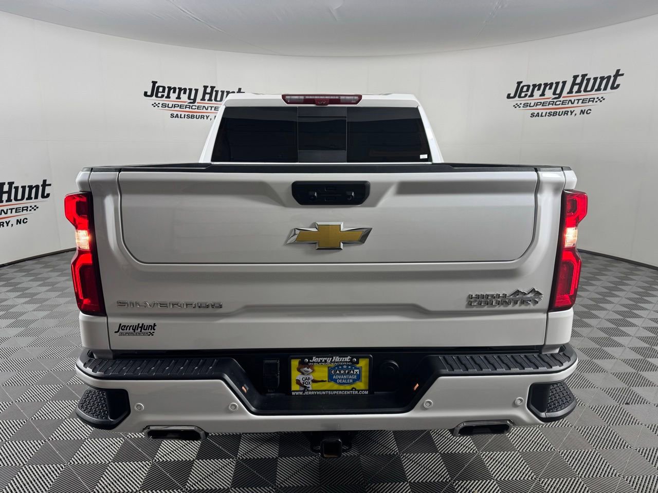 Used 2025 Chevrolet Silverado 1500 High Country w/ Technology Package AWD/4WD image 7