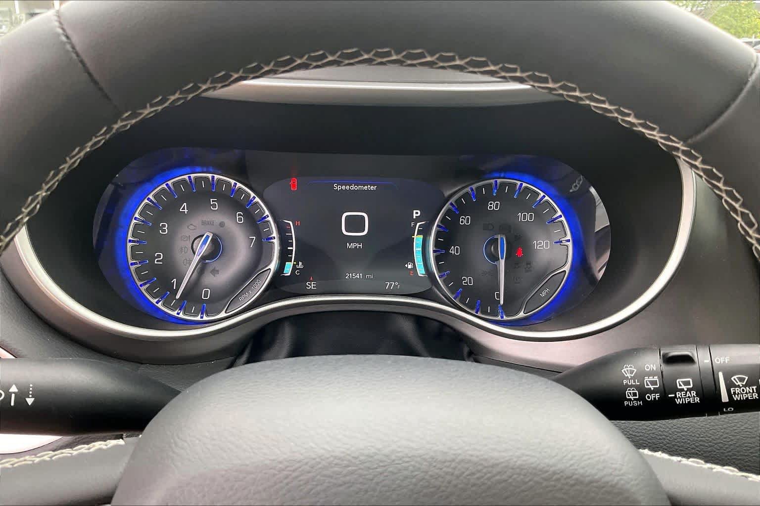 Used 2024 Chrysler Pacifica Touring-L FWD image 25